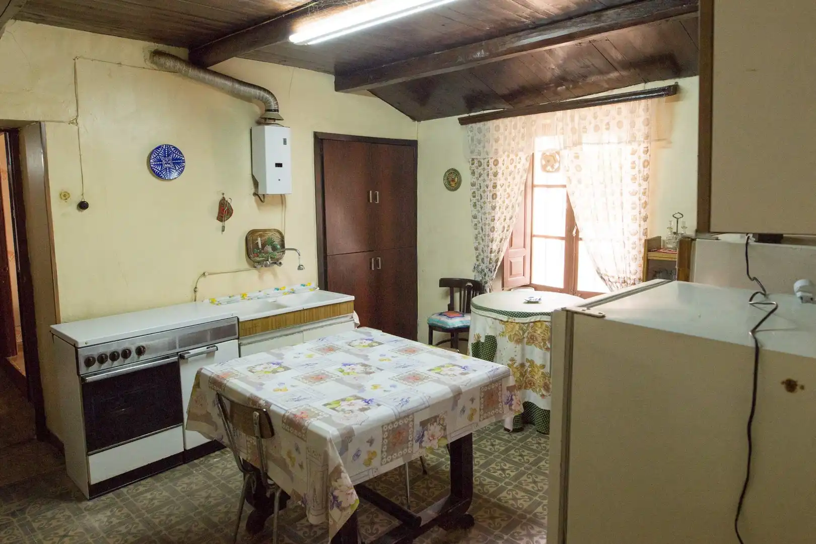 Kitchen of Houses for sale in Gordoncillo  with Heating, Private garden and Storage room