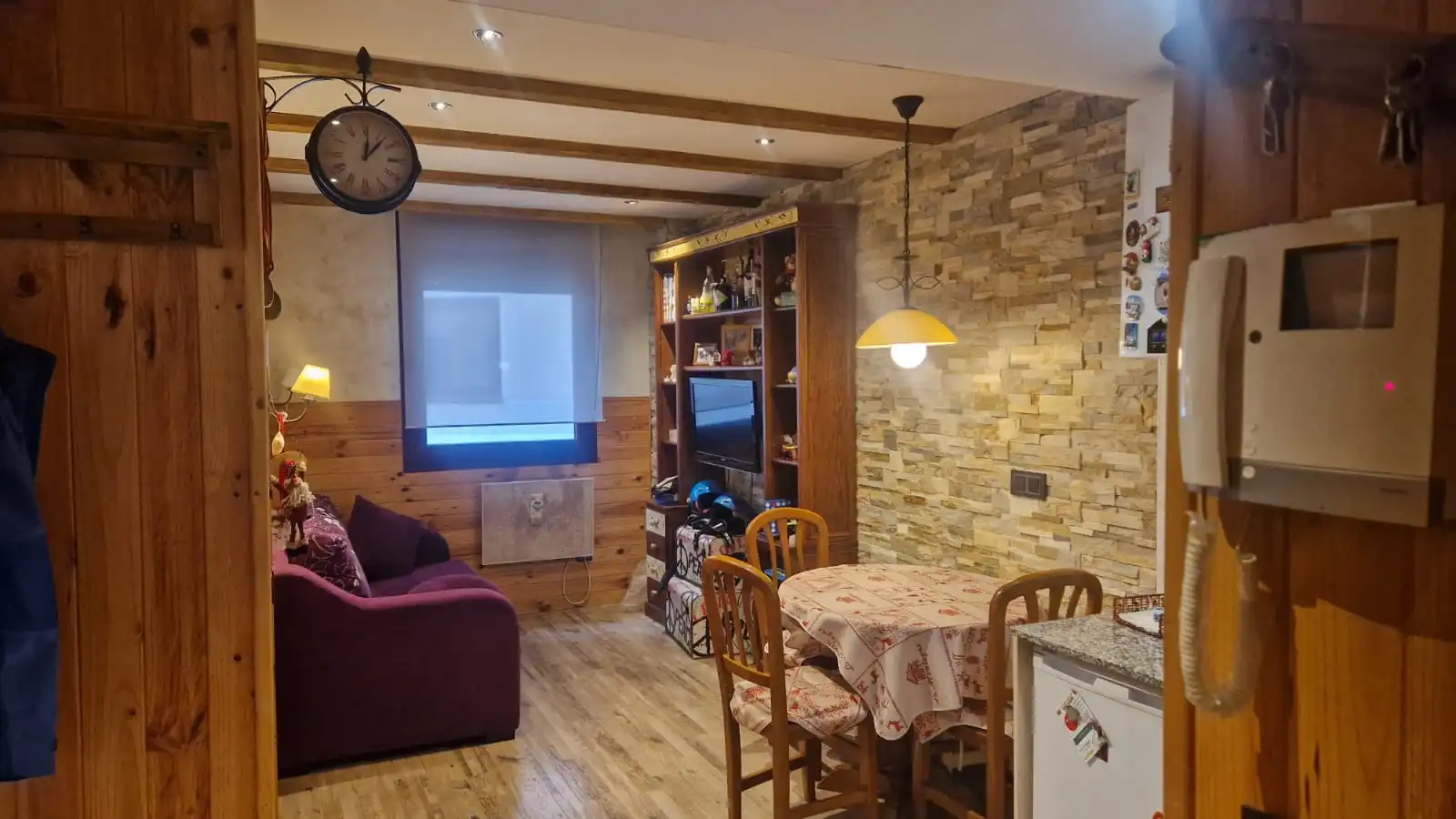 Sala de estar de Apartamento en venta en Puebla de Lillo con Calefacción, Trastero y Amueblado