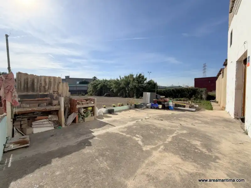 Casa adosada en venta en Valencia con Trastero y Alarma