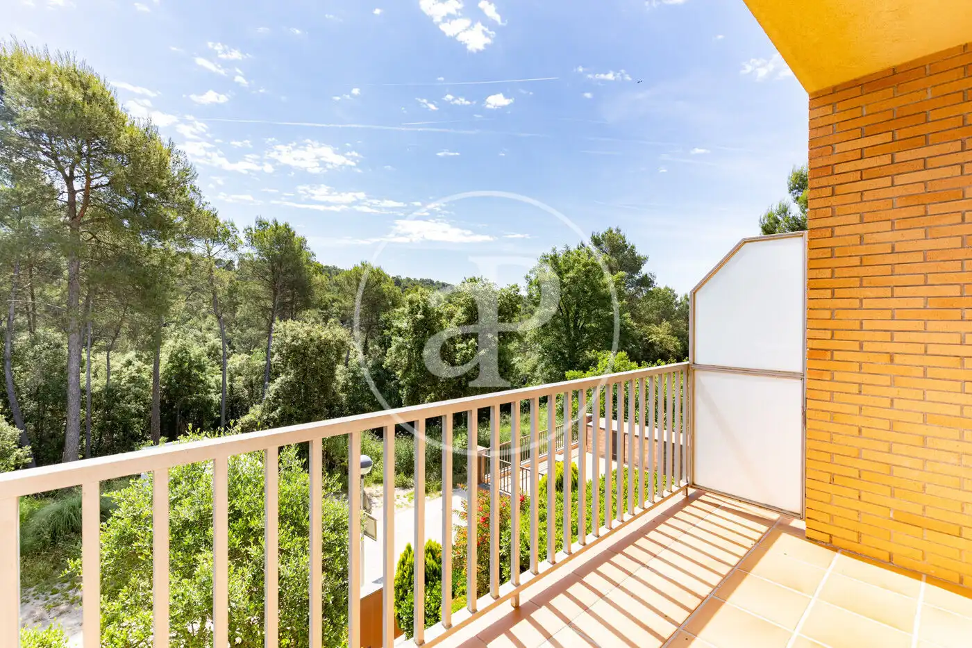 Terrasse von Einfamilien-Reihenhaus zum Verkauf in Sant Quirze del Vallès mit Klimaanlage, Heizung und Privatgarten