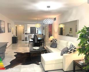 Sala d'estar de Apartament de lloguer en Marbella amb Aire condicionat, Terrassa i Piscina