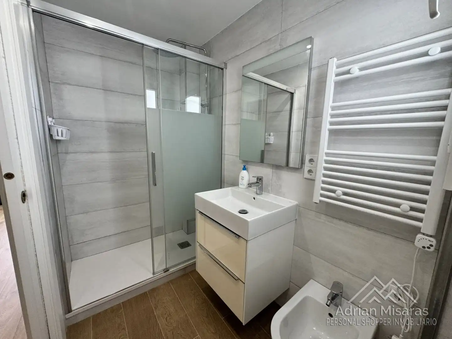 Baño de Ático en venta en Barcelona con Aire acondicionado, Terraza y Amueblado