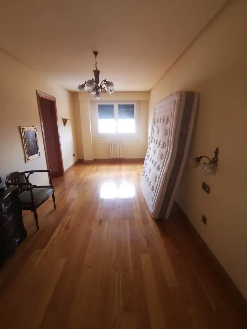 Habitación de Dúplex en venta en Ourense Capital  con Calefacción, Parquet y Horno