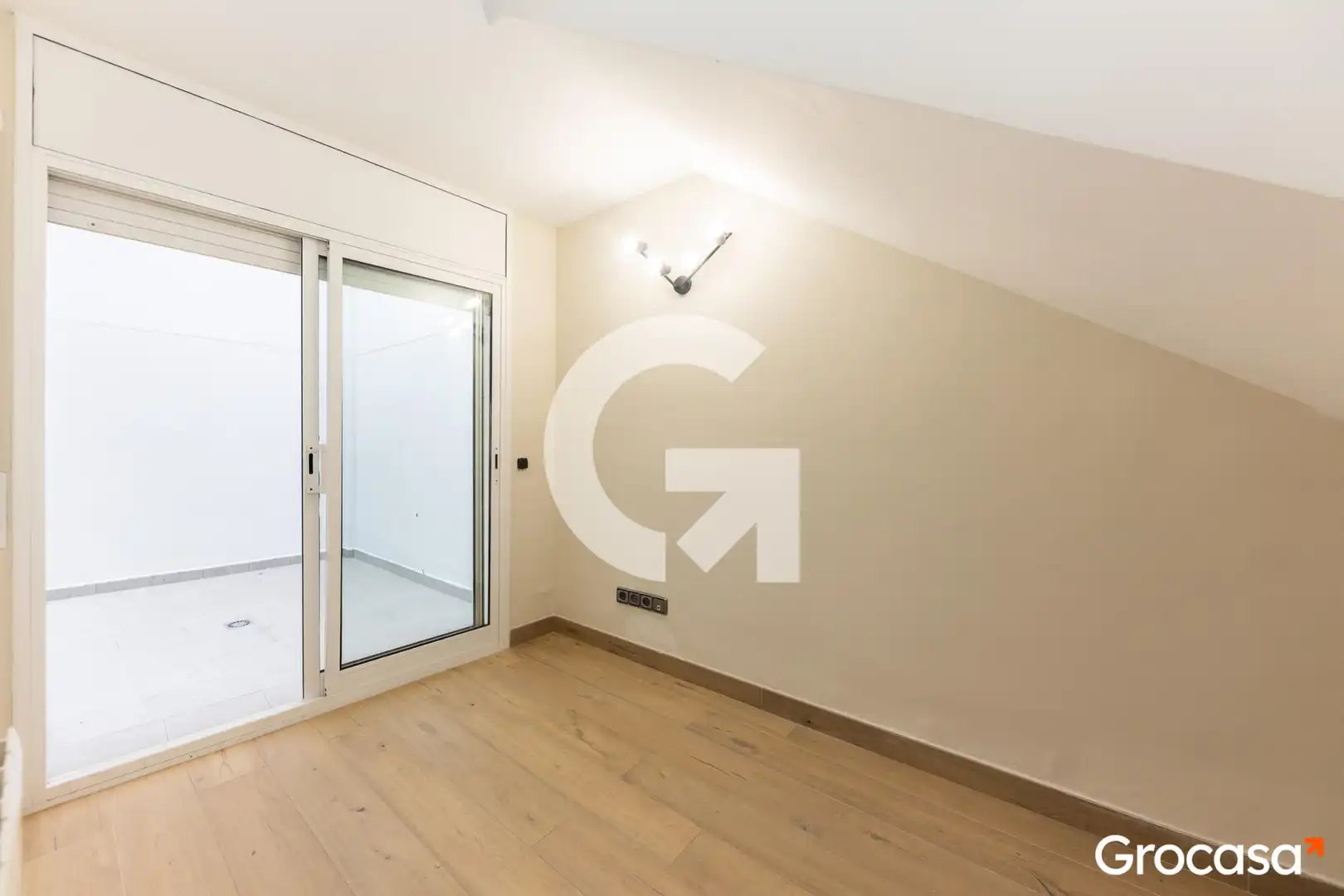 Habitación de Dúplex en venta en L'Hospitalet de Llobregat con Aire acondicionado, Calefacción y Terraza