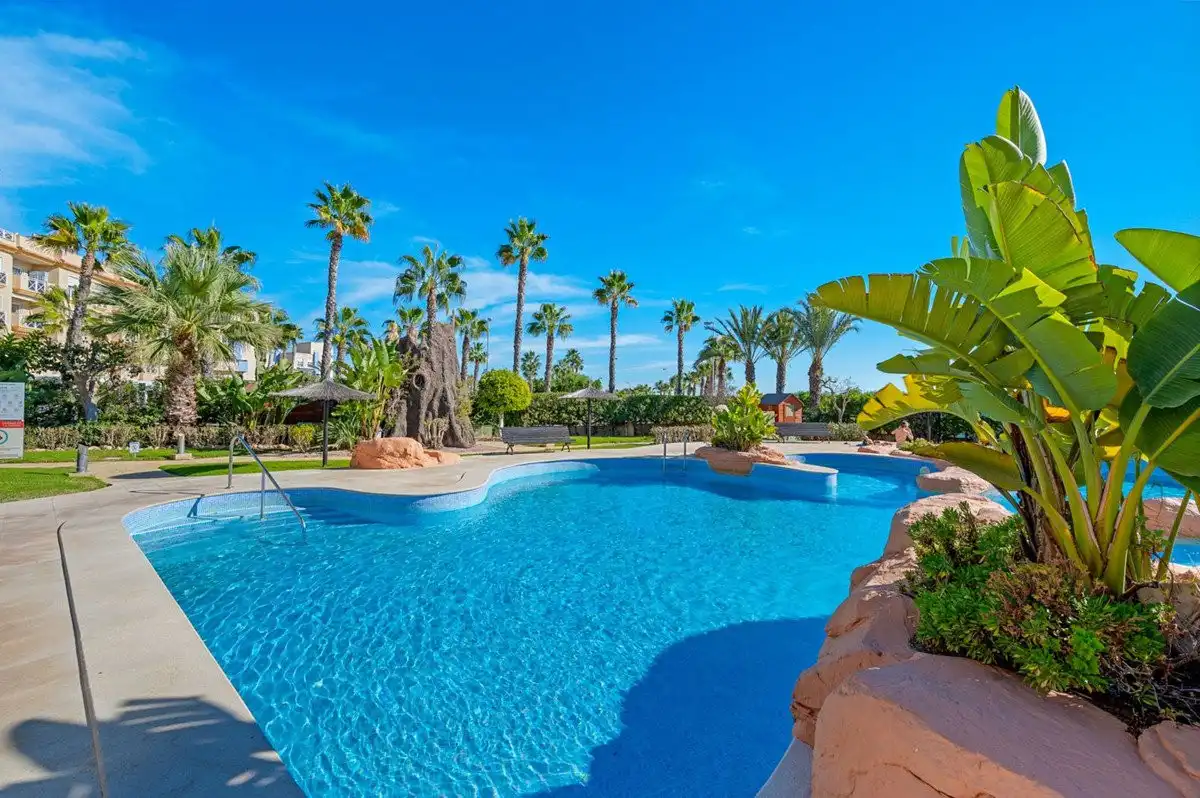 Piscina de Apartament en venda en Orihuela amb Aire condicionat, Jardí privat i Terrassa