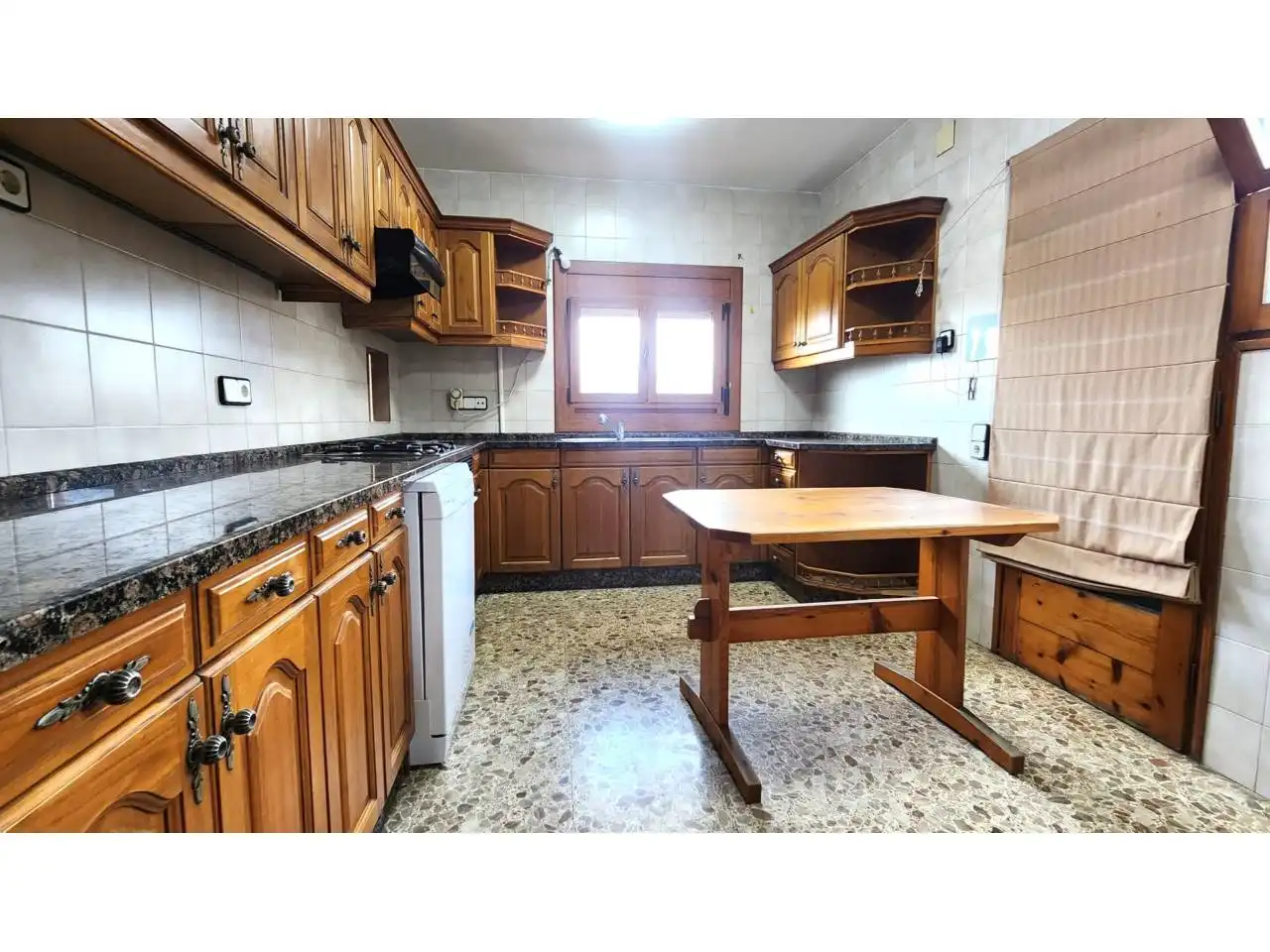 Cuina de Casa o xalet en venda en Barberà del Vallès amb Aire condicionat, Calefacció i Jardí privat