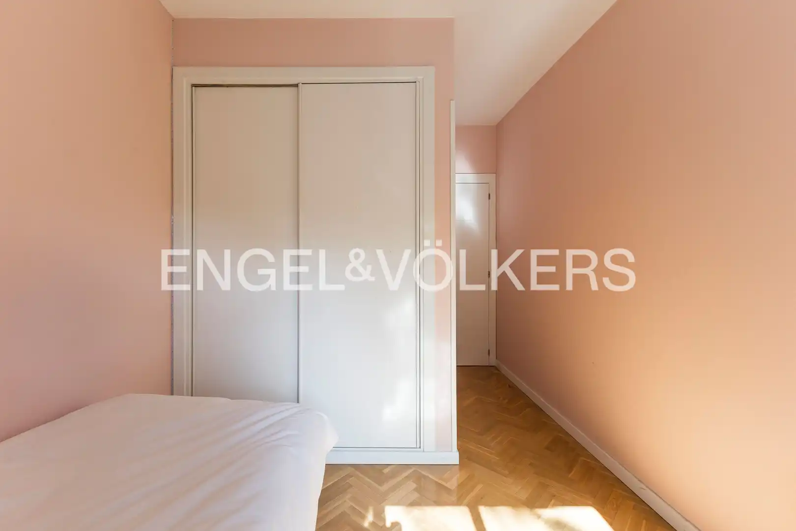 Bedroom of Flat for rent in Madrid  with Air Conditioner, Heating and Private garden