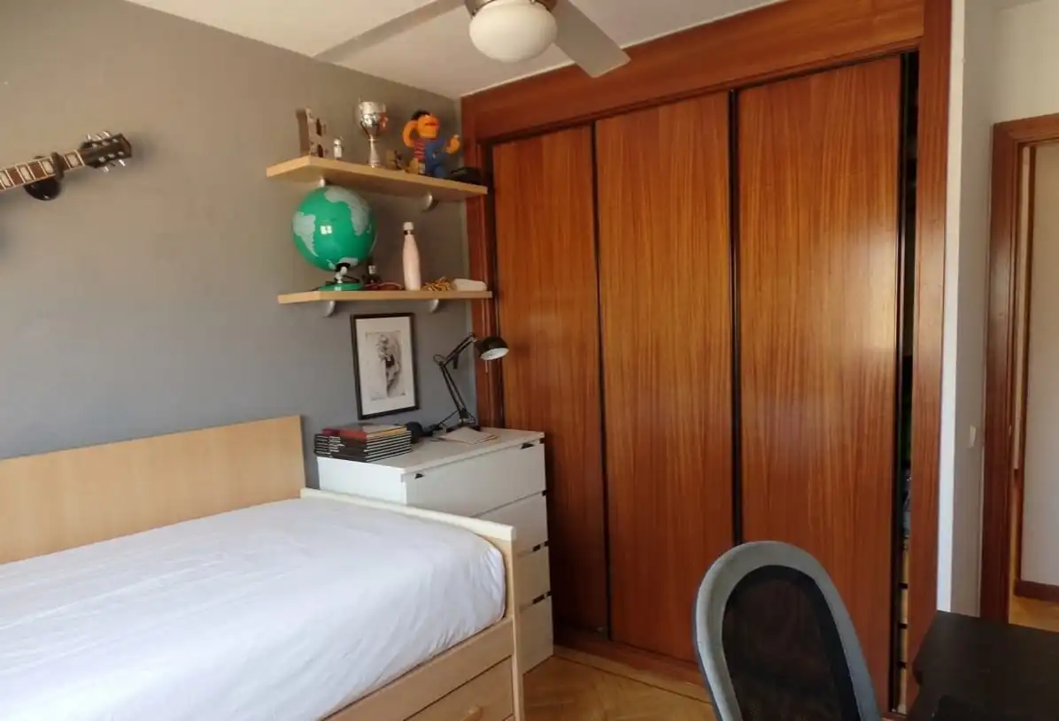 Habitación de Casa adosada en venta en Algete con Aire acondicionado, Calefacción y Jardín privado