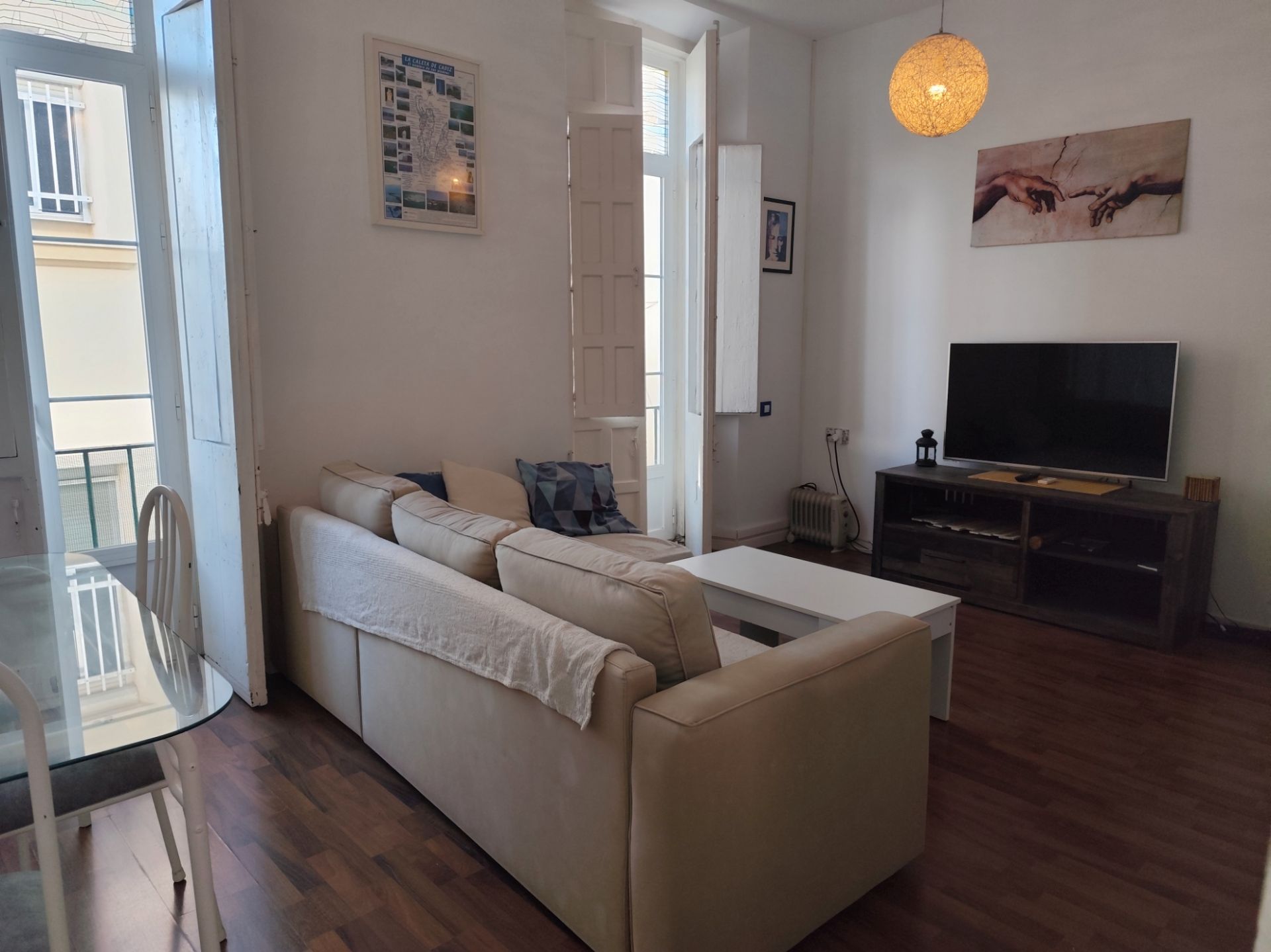 Sala d'estar de Pis de lloguer en  Cádiz Capital amb Moblat i Balcó