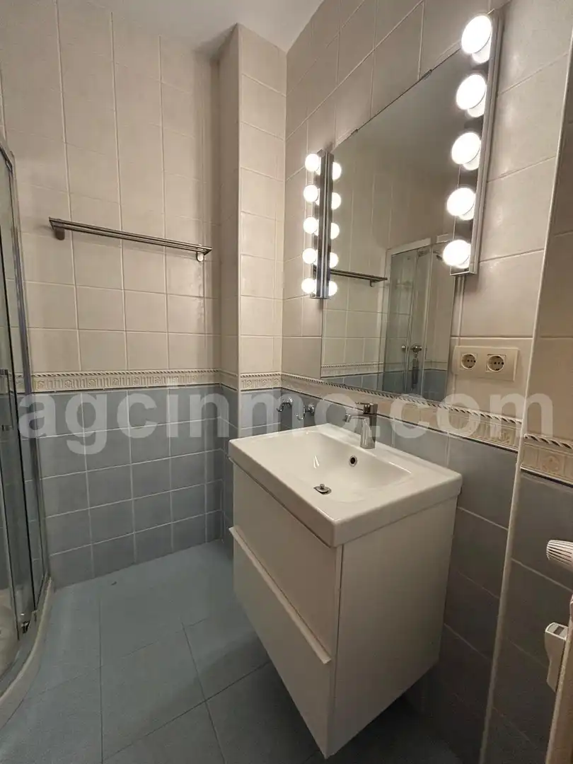Baño de Piso de alquiler en Valladolid con Calefacción y Terraza