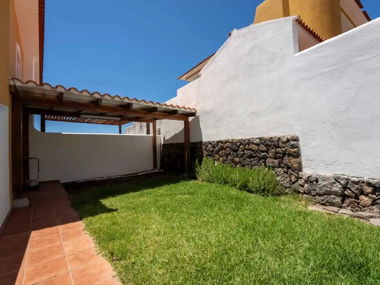 Garden of Houses for sale in Cuesta de la Villa