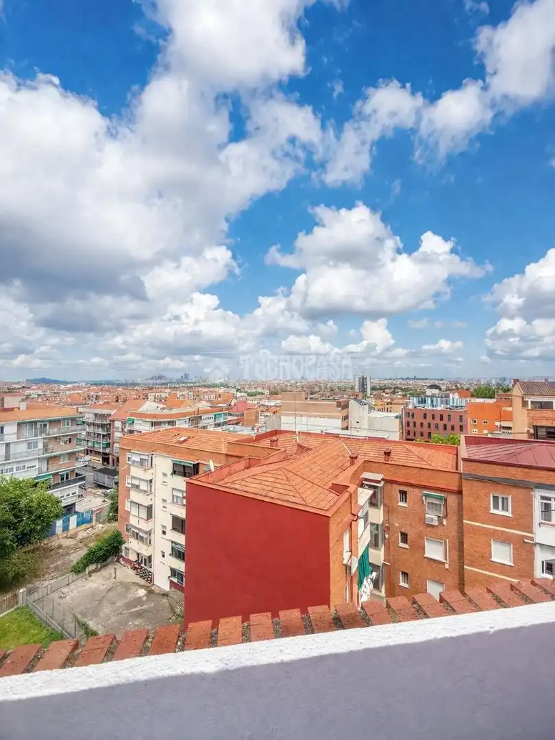 Vista exterior de Piso en venta en Madrid con Terraza