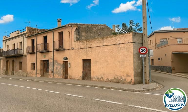 Exterior view of Single-family semi-detached for sale in Sant Climent Sescebes