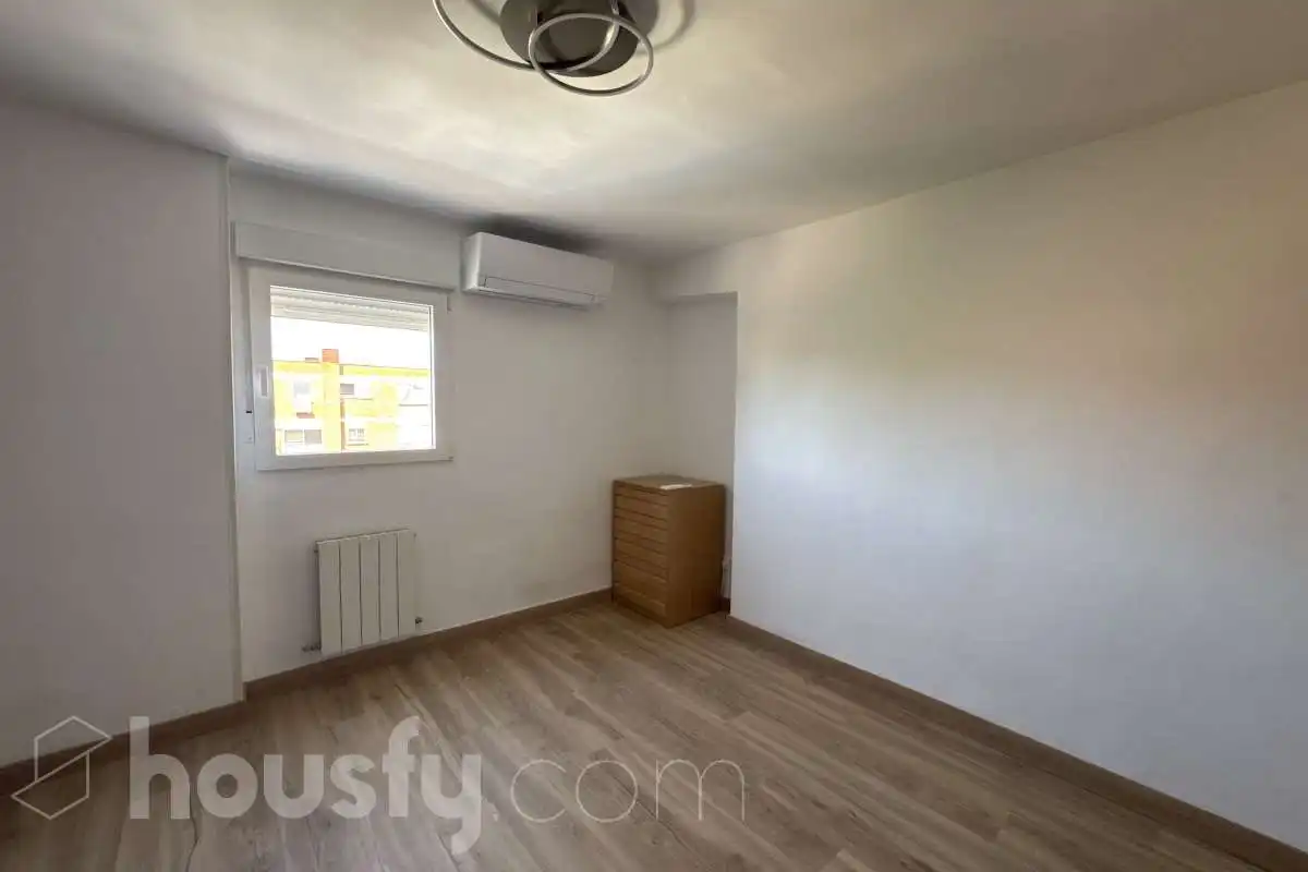 Bedroom of Flat for rent in Madrid  with Air Conditioner, Heating and Parquet flooring