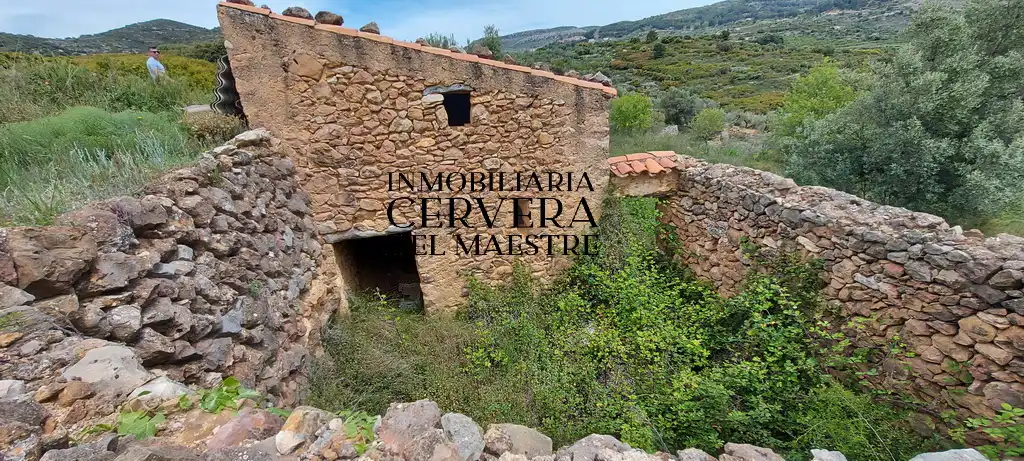 Außenansicht von Country house zum Verkauf in Sierra Engarcerán mit Privatgarten
