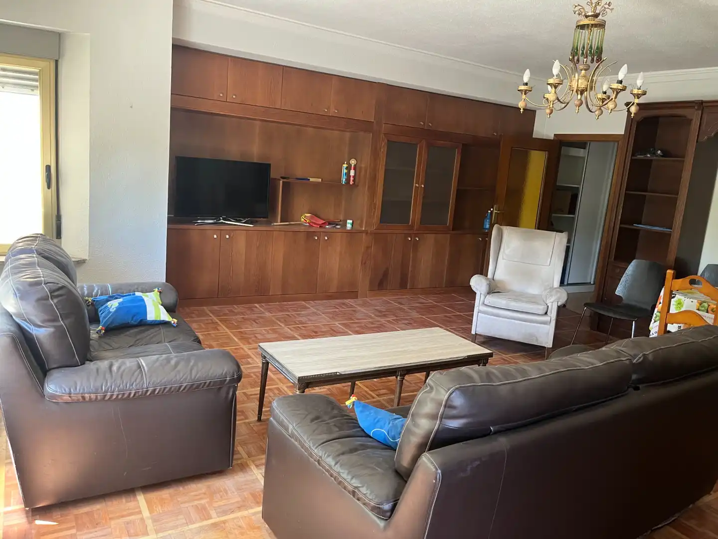 Living room of Flat for sale in Salamanca  with Heating, Parquet flooring and Furnished
