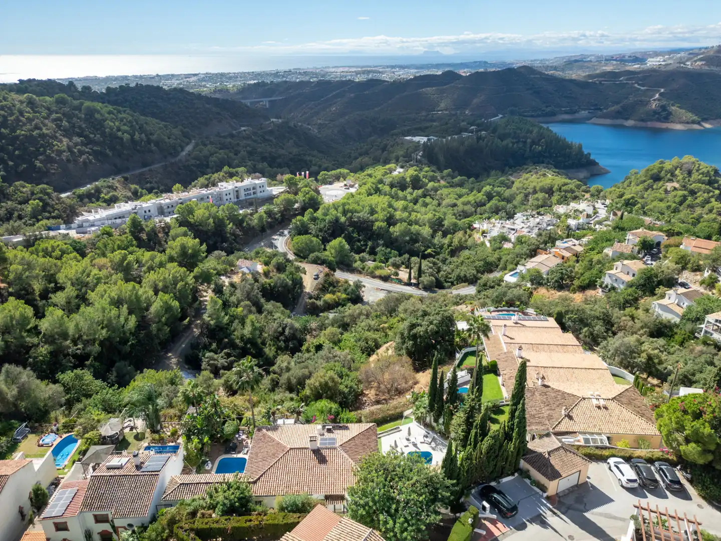 Vista exterior de Casa adosada en venda en Istán amb Aire condicionat, Jardí privat i Terrassa