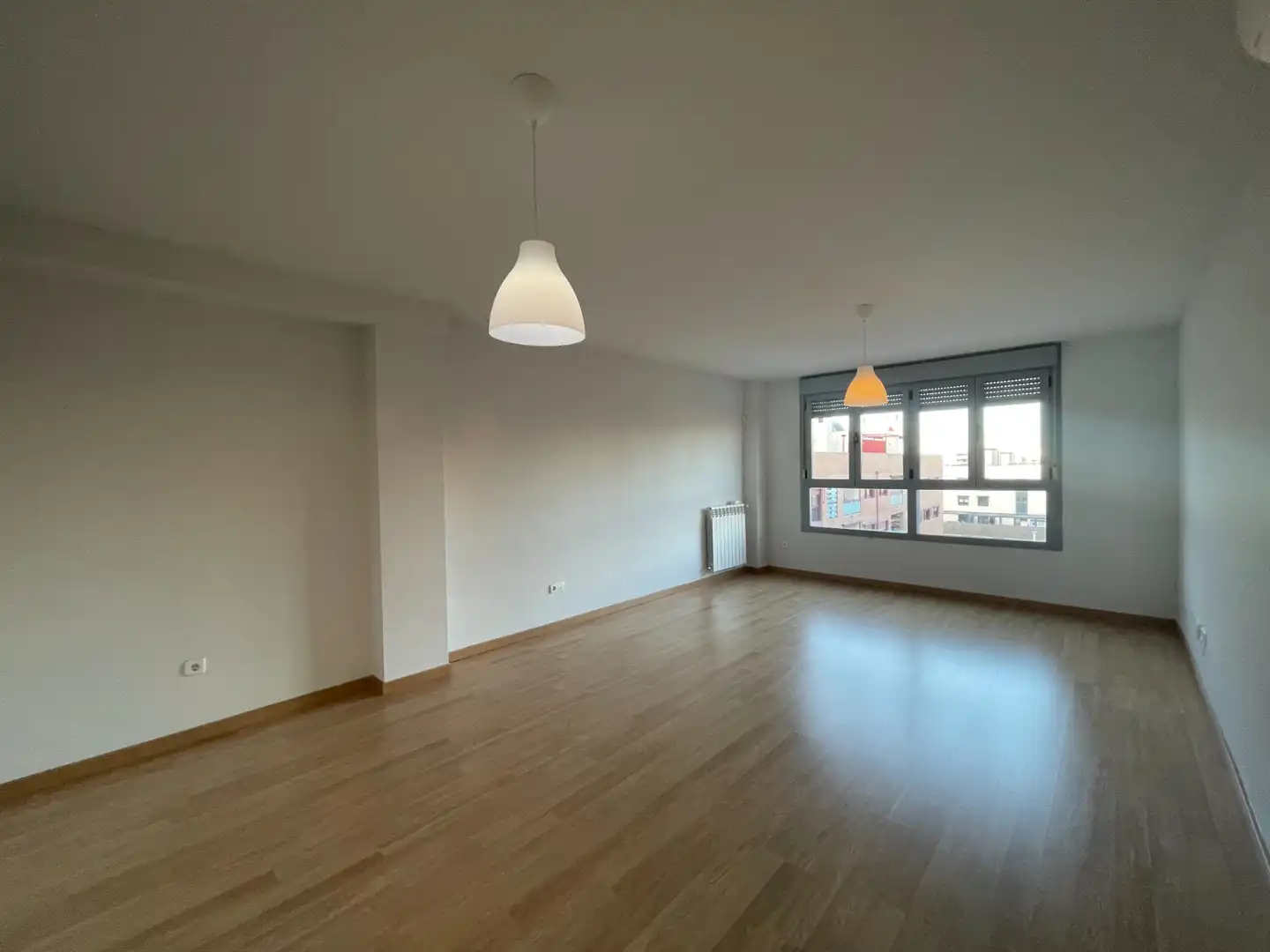 Wohnzimmer von Wohnung zur Miete in San Sebastián de los Reyes mit Heizung, Abstellraum und Ofen
