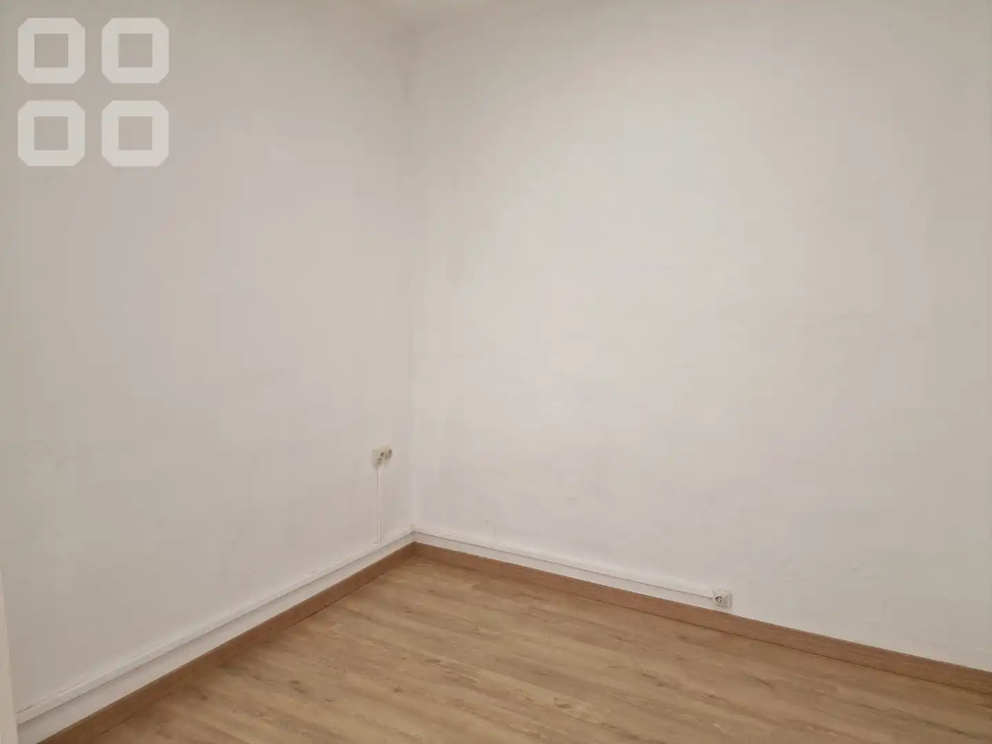 Estudi de lloguer en Barcelona amb Parquet i Balcó