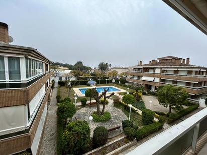 Vista exterior de Apartament en venda en Cambrils amb Aire condicionat, Jardí privat i Terrassa