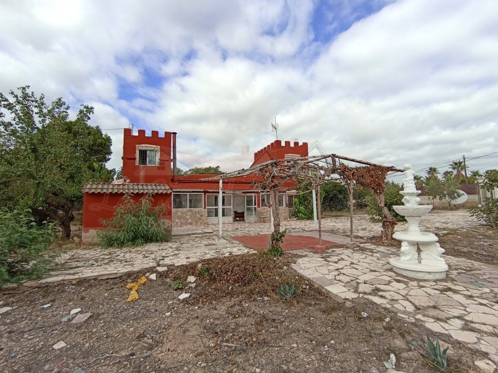 Außenansicht von Country house zum verkauf in Sax