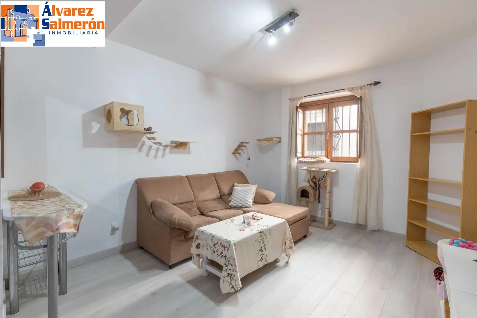 Flat for sale in Granada  with Air Conditioner