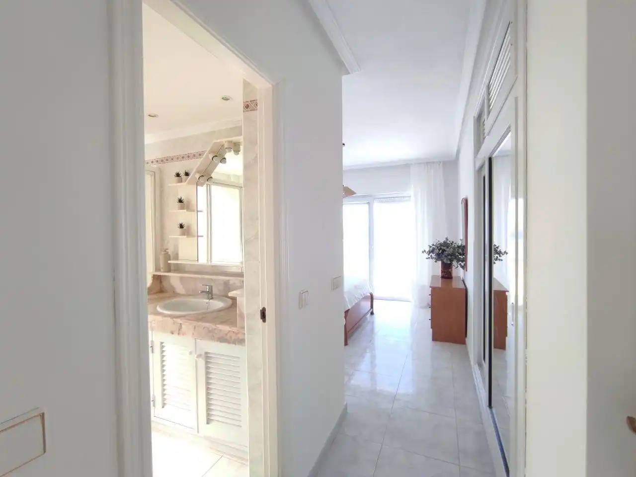 Baño de Apartamento de alquiler en La Manga del Mar Menor con Calefacción, Terraza y Piscina comunitaria
