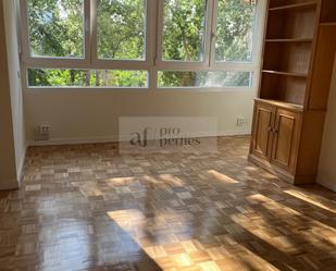 Dormitori de Pis de lloguer en  Madrid Capital amb Calefacció, Parquet i Terrassa