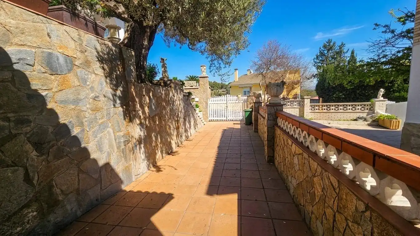 Vista exterior de Casa o chalet en venta en Esparreguera con Calefacción, Jardín privado y Terraza