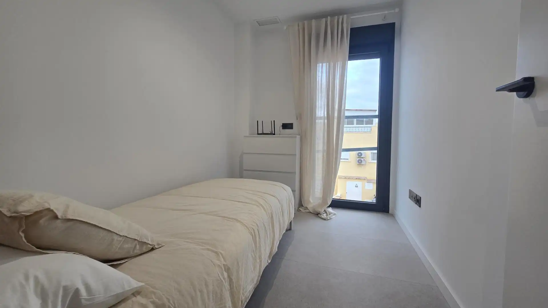 Dormitori de Apartament en venda en Mutxamel amb Terrassa i Piscina comunitària