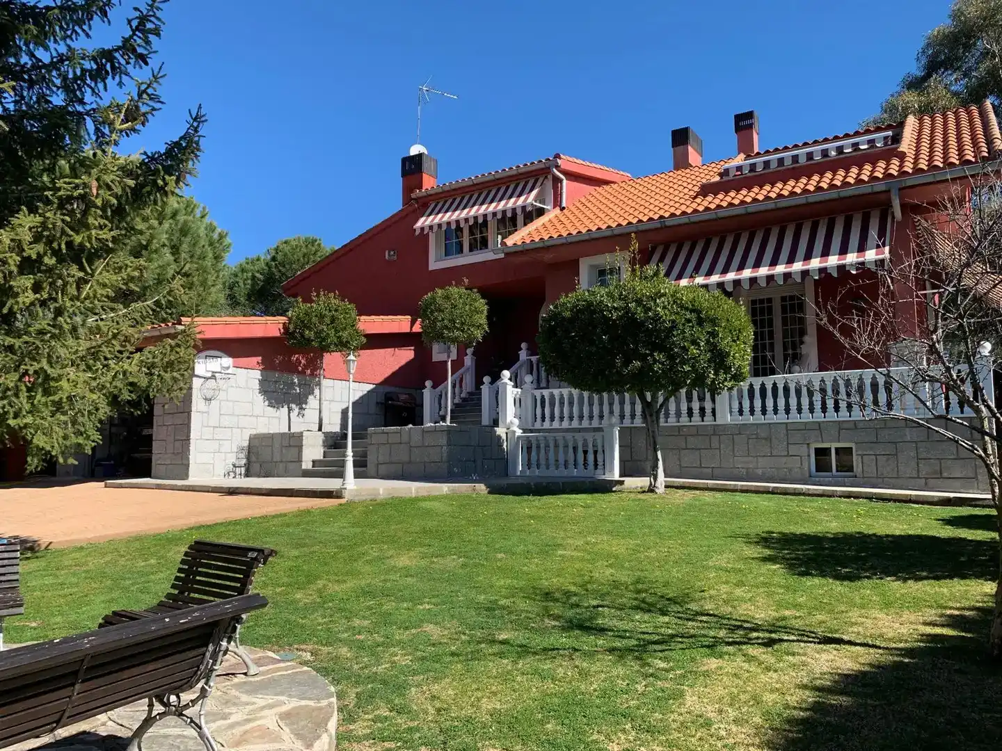 Vista exterior de Casa o xalet en venda en Pino Alto - Navarredonda