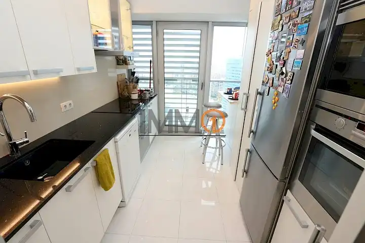 Cocina de Piso en venta en Barcelona con Calefacción y Terraza