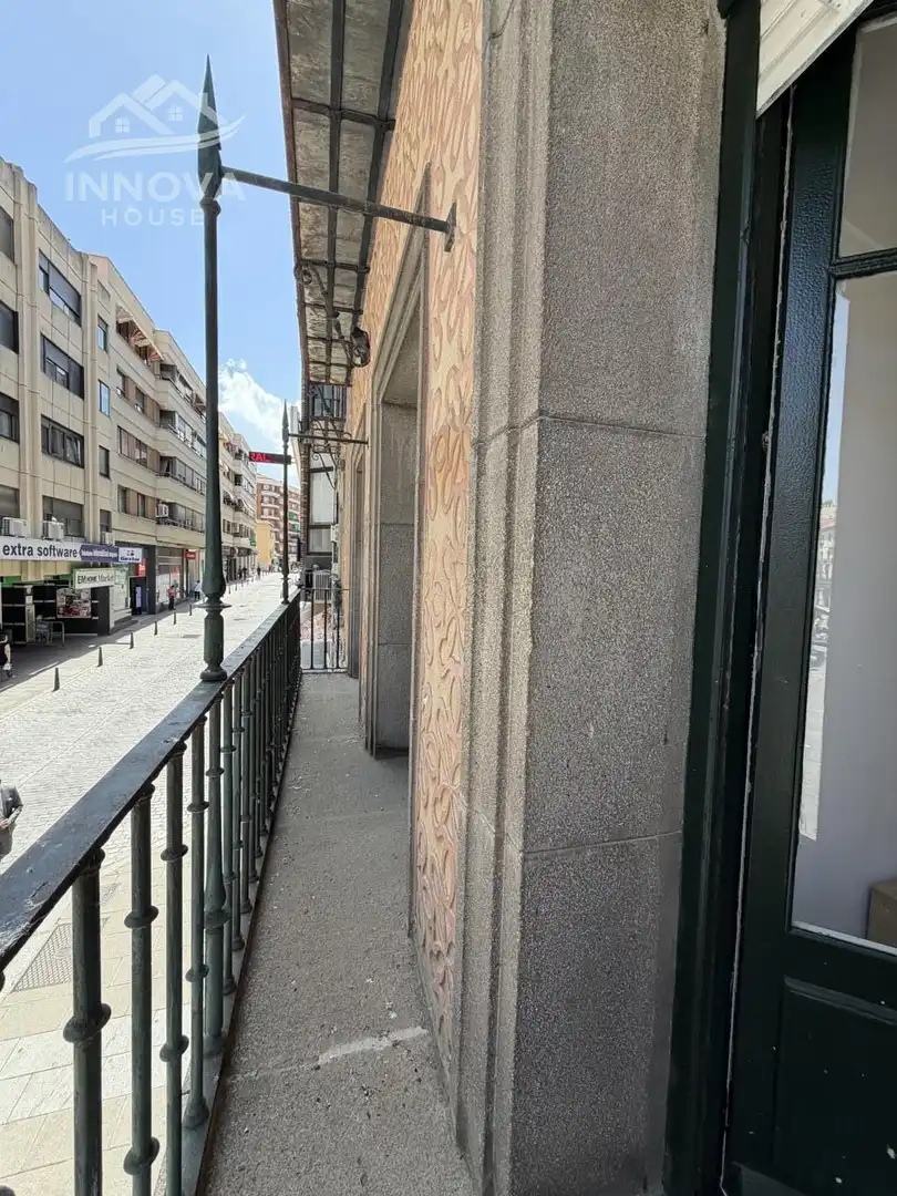 Vista exterior de Pis de lloguer en Segovia amb Calefacció, Terrassa i Moblat