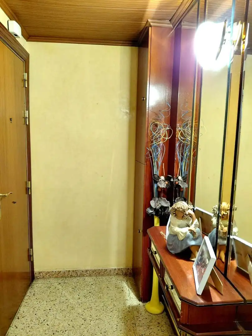 Piso en venta en L'Hospitalet de Llobregat con Aire acondicionado, Calefacción y Amueblado