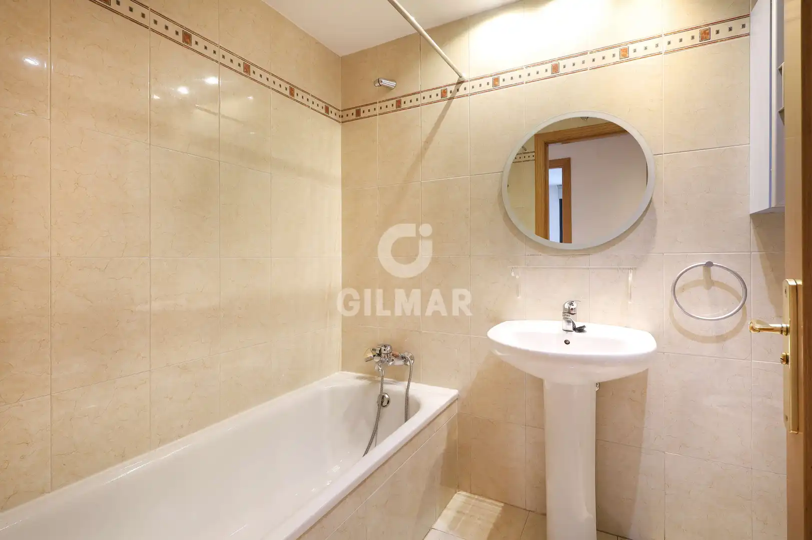 Bathroom of Flat for sale in Madrid  with Heating, Private garden and Storage room