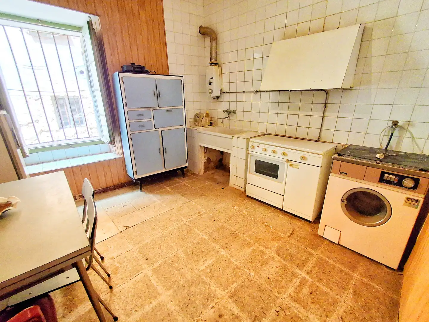 Cuina de Casa adosada en venda en Fuentelisendo amb Moblat