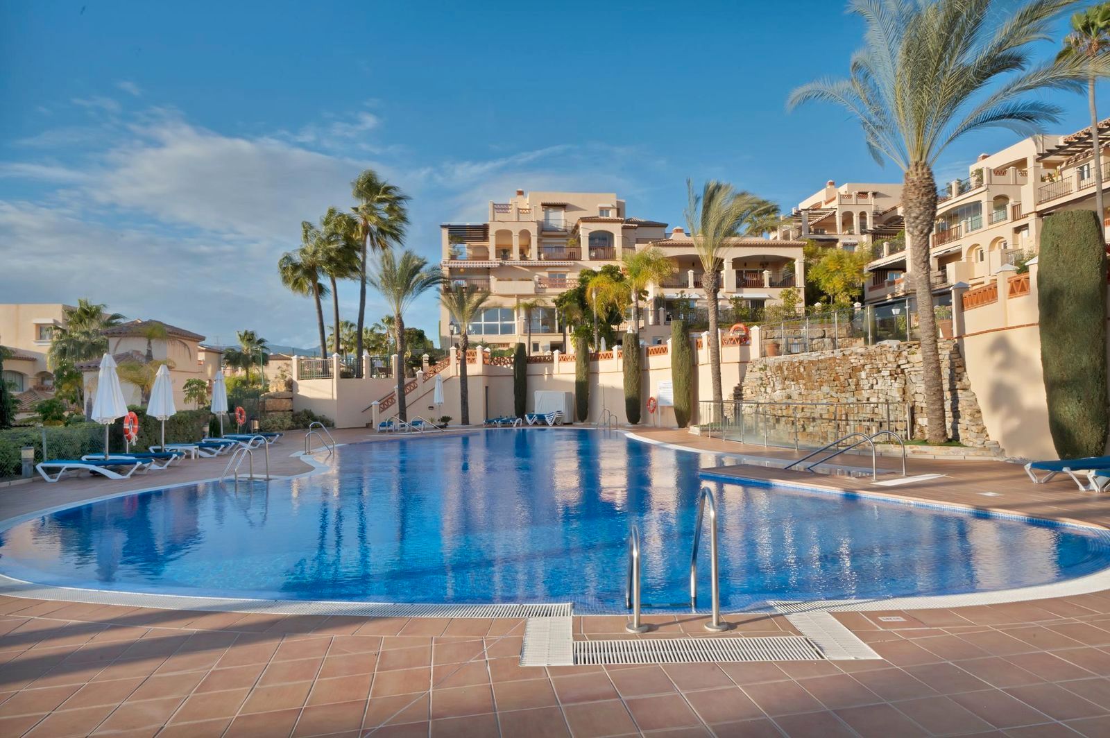 Exterior view of Apartment for sale in Estepona  with Terrace, Storage room and Furnished