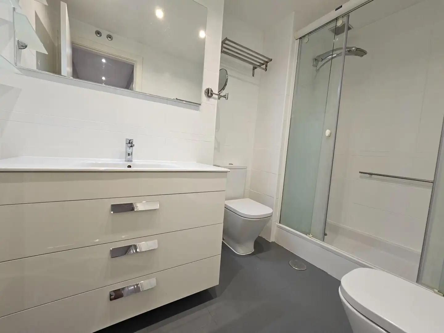 Badezimmer von Wohnung zur Miete in Las Rozas de Madrid mit Klimaanlage, Heizung und Privatgarten