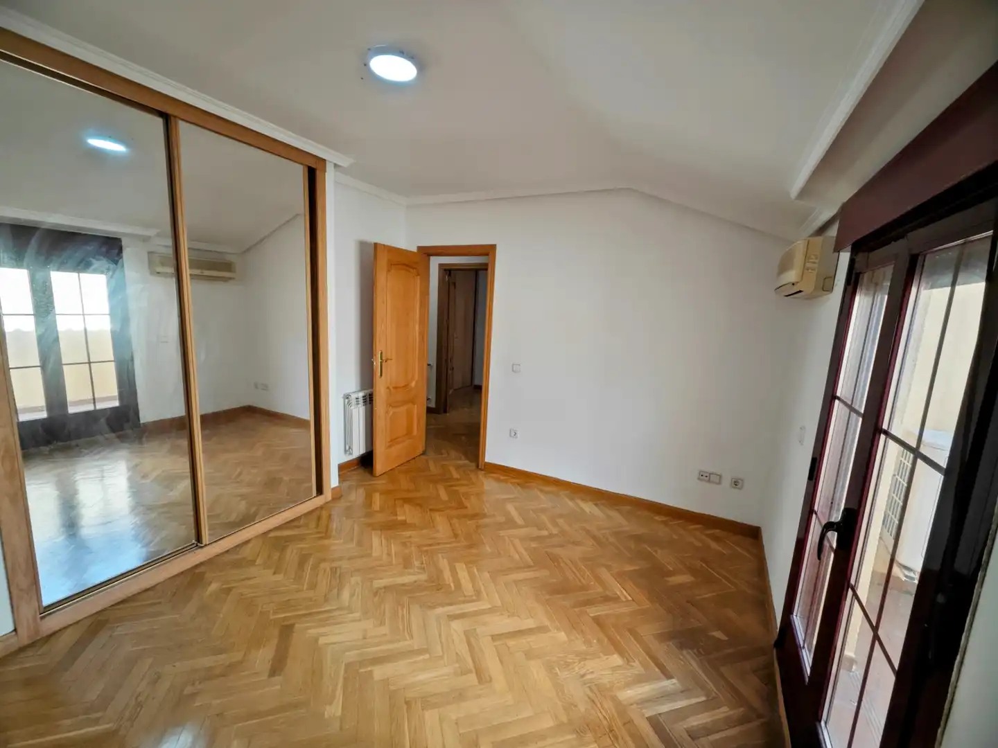 Schlafzimmer von Maisonette zum Verkauf in Arroyomolinos (Madrid) mit Klimaanlage, Heizung und Privatgarten