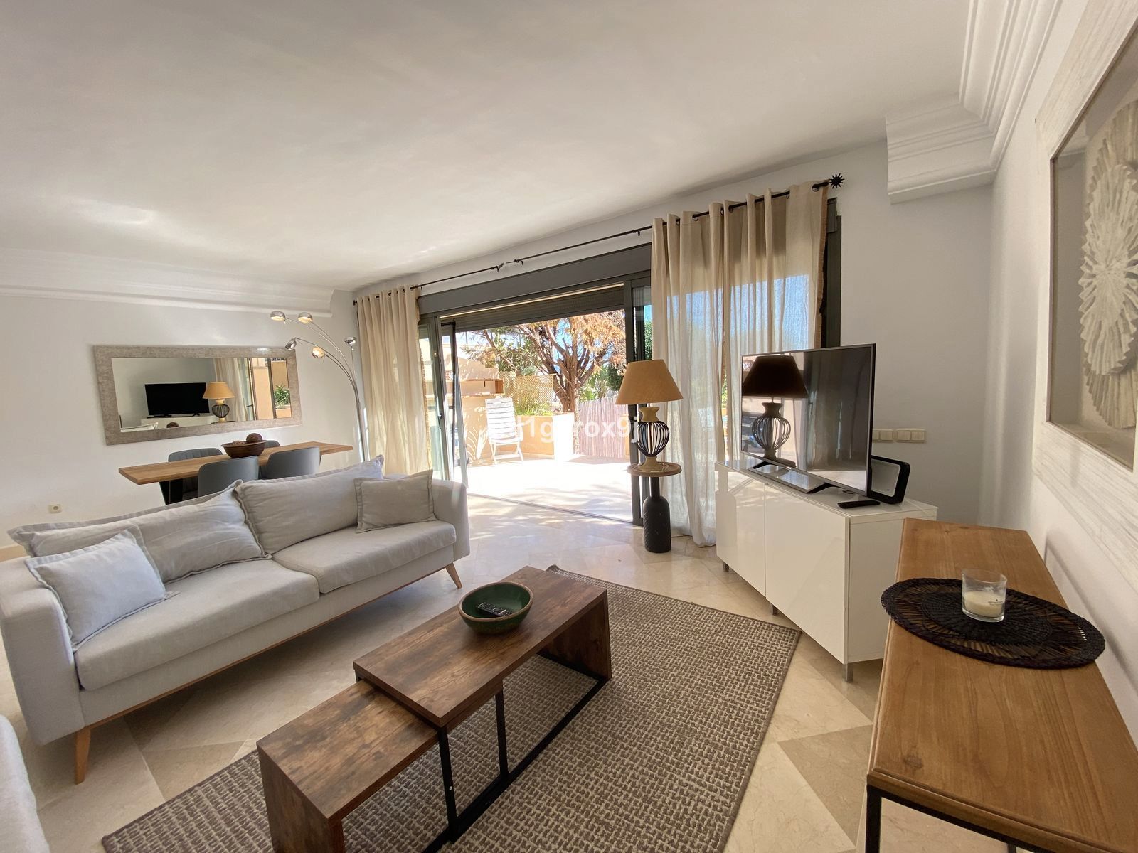 Sala d'estar de Apartament en venda en Marbella amb Terrassa, Moblat i Piscina comunitària