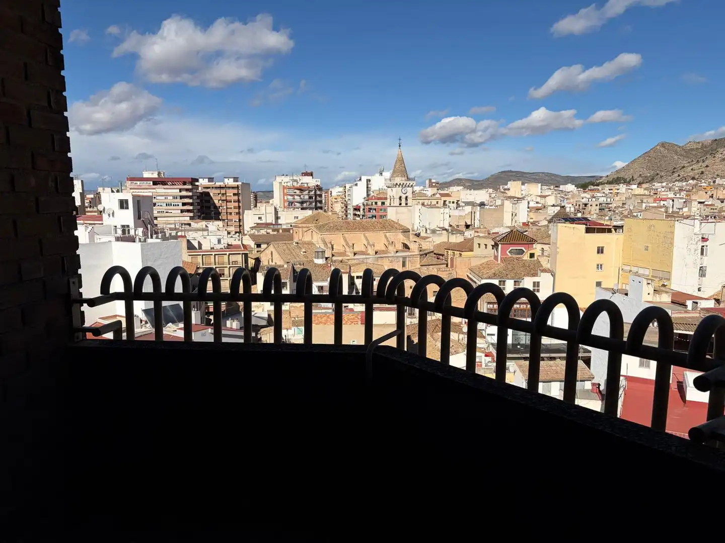 Außenansicht von Wohnung zum Verkauf in Villena mit Terrasse und Balkon
