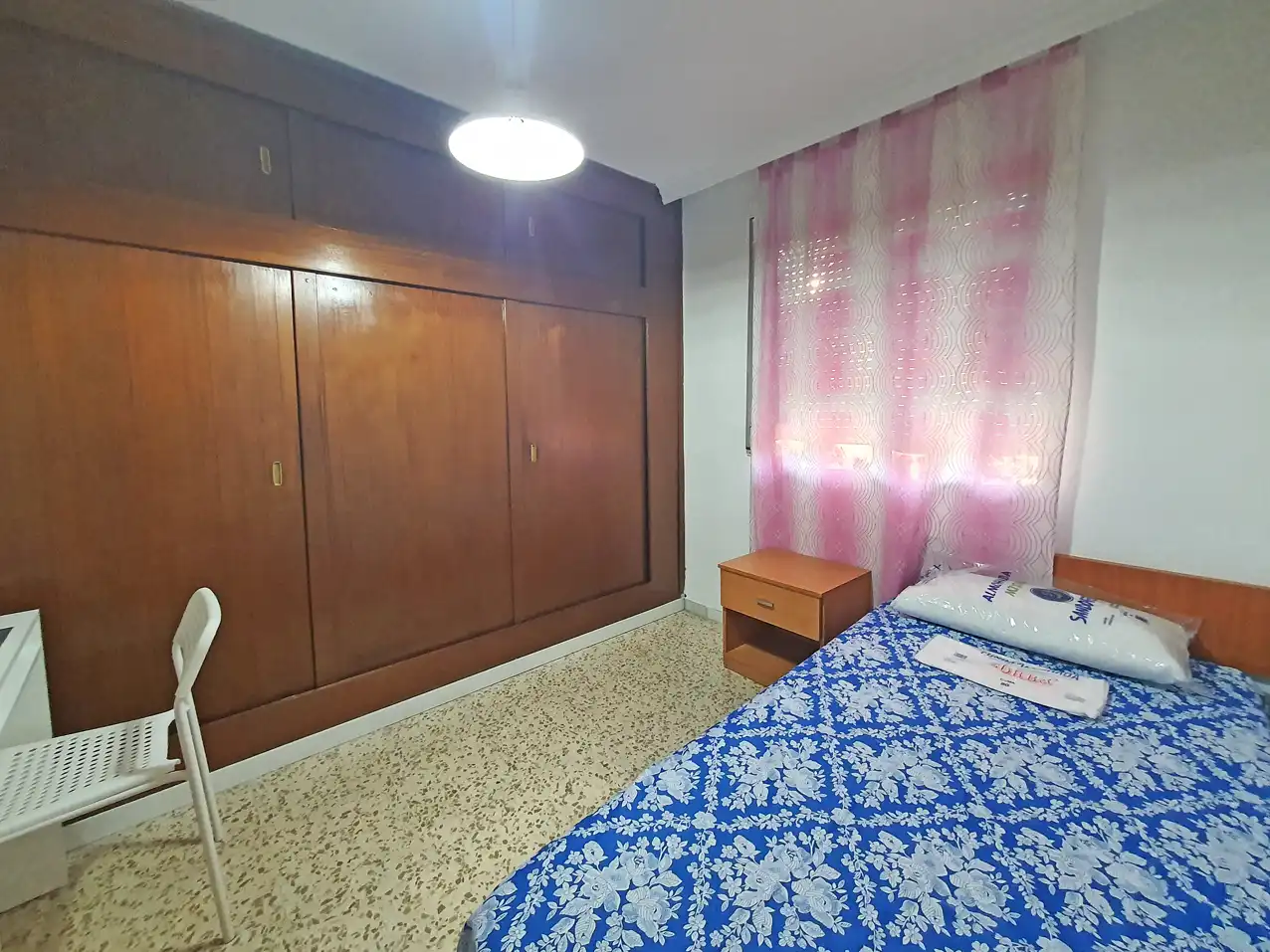 Zimmer in Calle de Alozaina, Santa Cristina - San Rafael