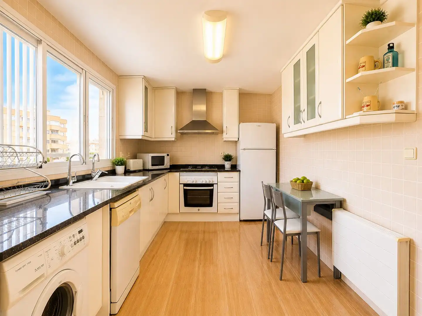 Cocina de Apartamento en venta en Calpe / Calp con Aire acondicionado, Calefacción y Jardín privado