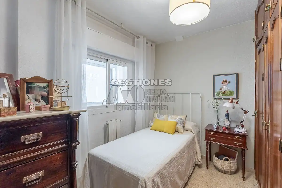 Schlafzimmer von Wohnung zur Miete in Granada mit Heizung, Möbliert und Ofen