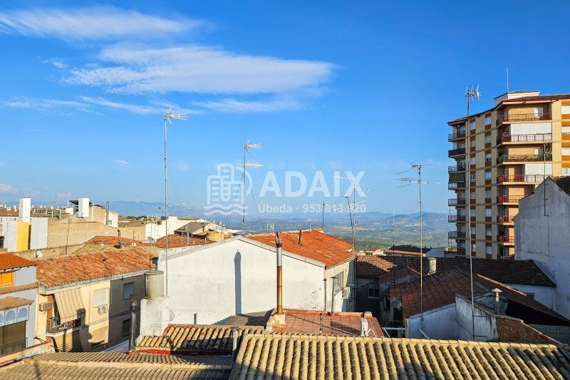 Vista exterior de Casa o xalet en venda en Úbeda amb Terrassa i Traster