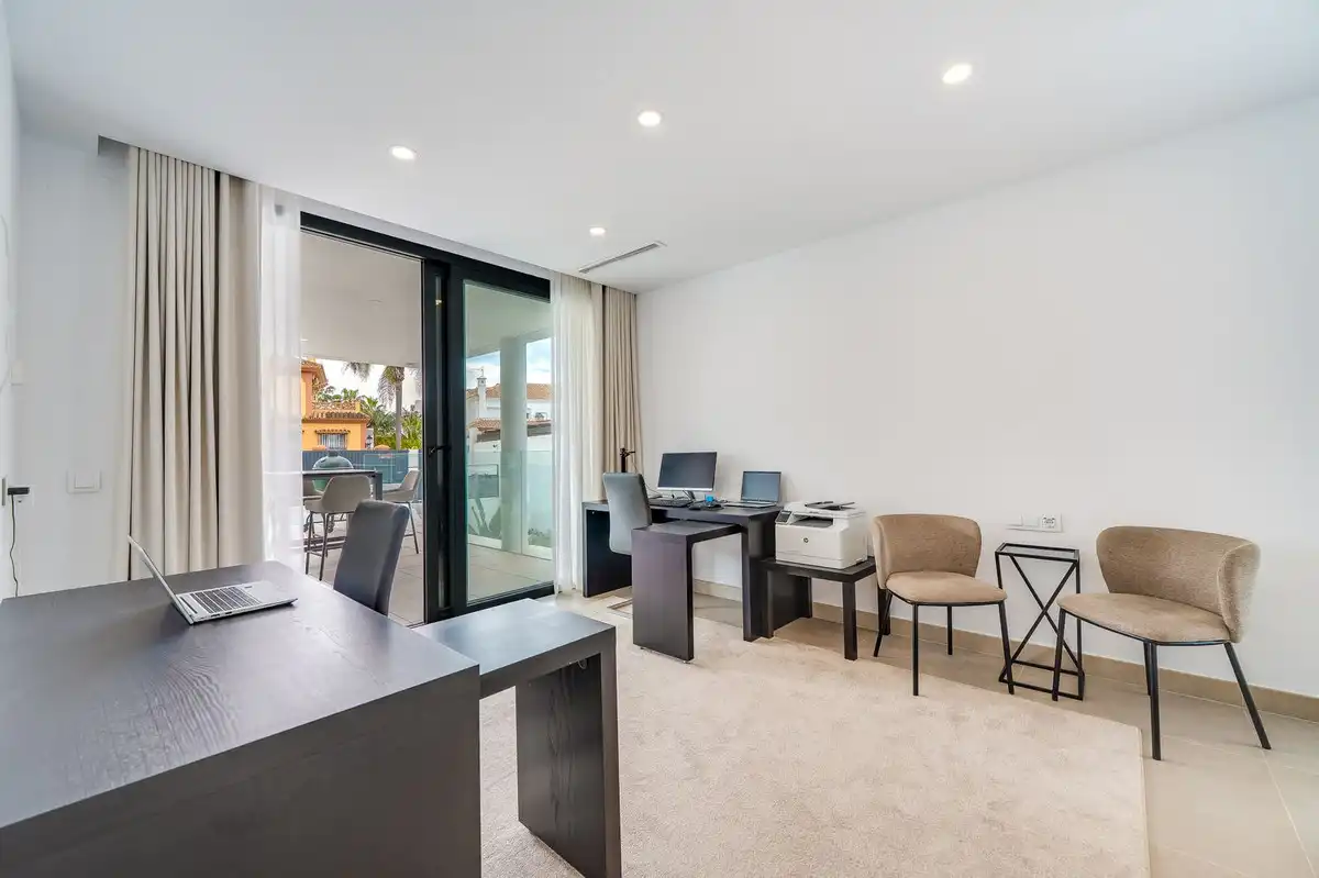 Chalet con jardín en venta en Avenida Pablo Ruiz Picasso 11, imagen 27