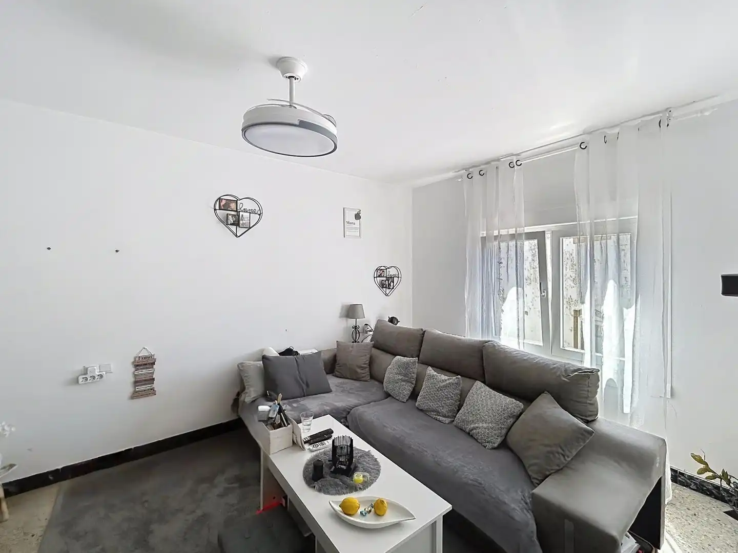 Sala d'estar de Casa adosada en venda en Ribeira amb Aire condicionat, Calefacció i Terrassa