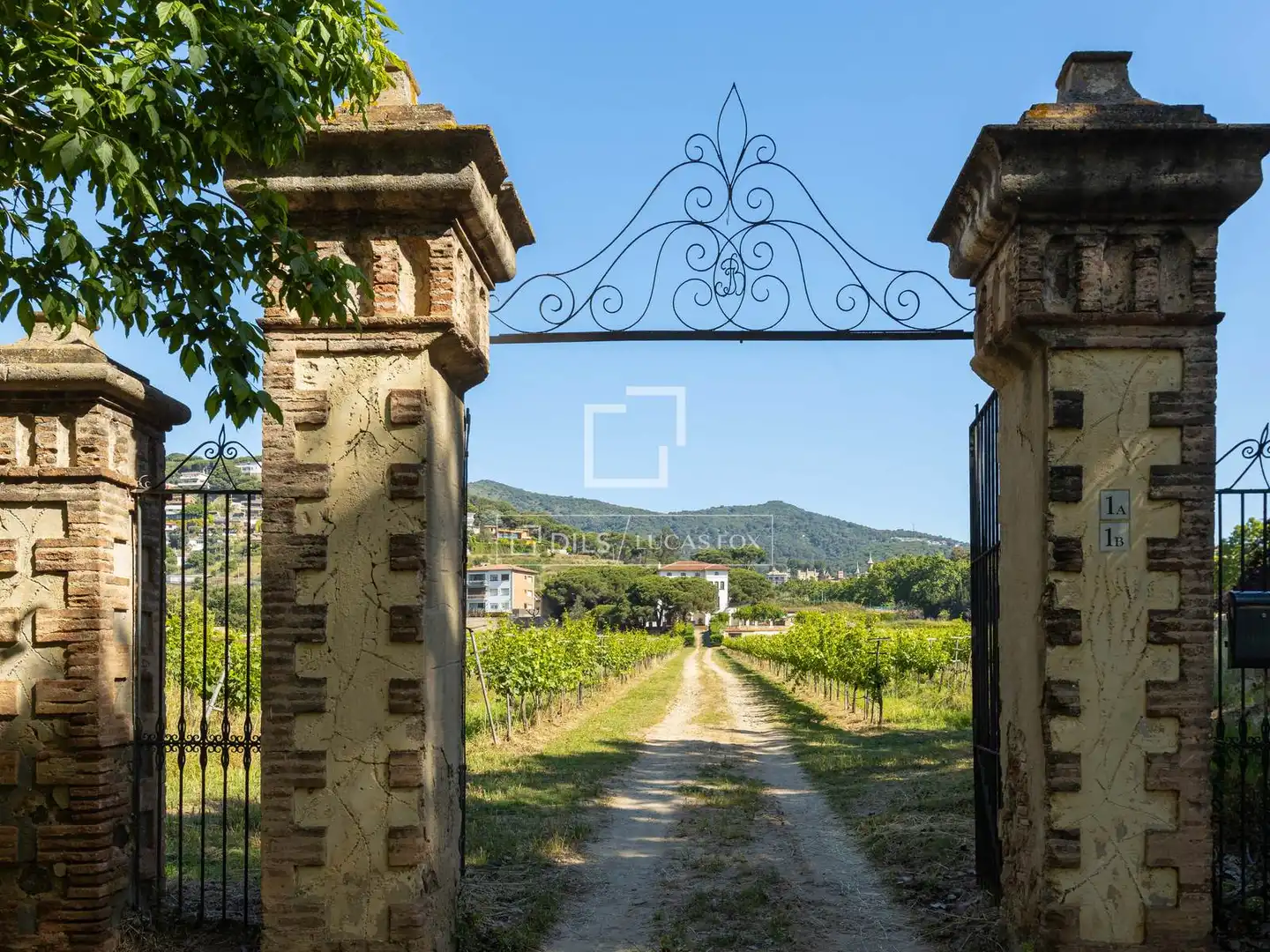 Finca rústica en venda en Alella amb Jardí privat, Terrassa i Traster