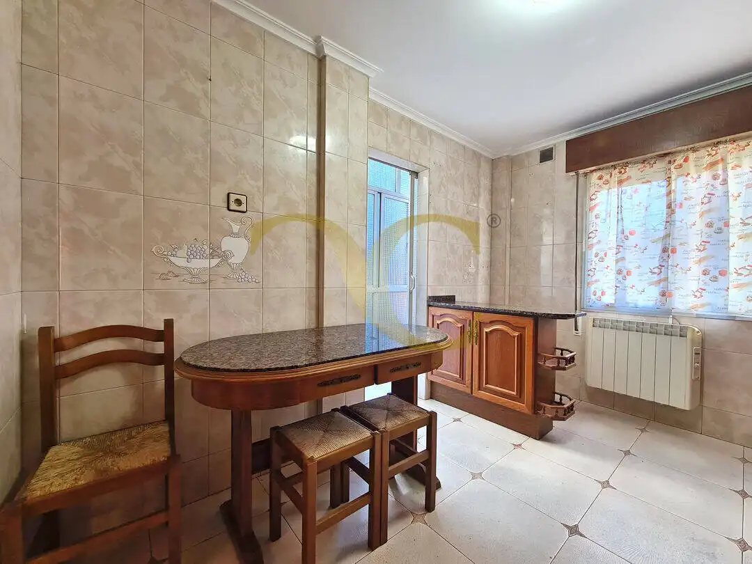 Cocina de Piso en venta en Gijón  con Calefacción, Jardín privado y Terraza