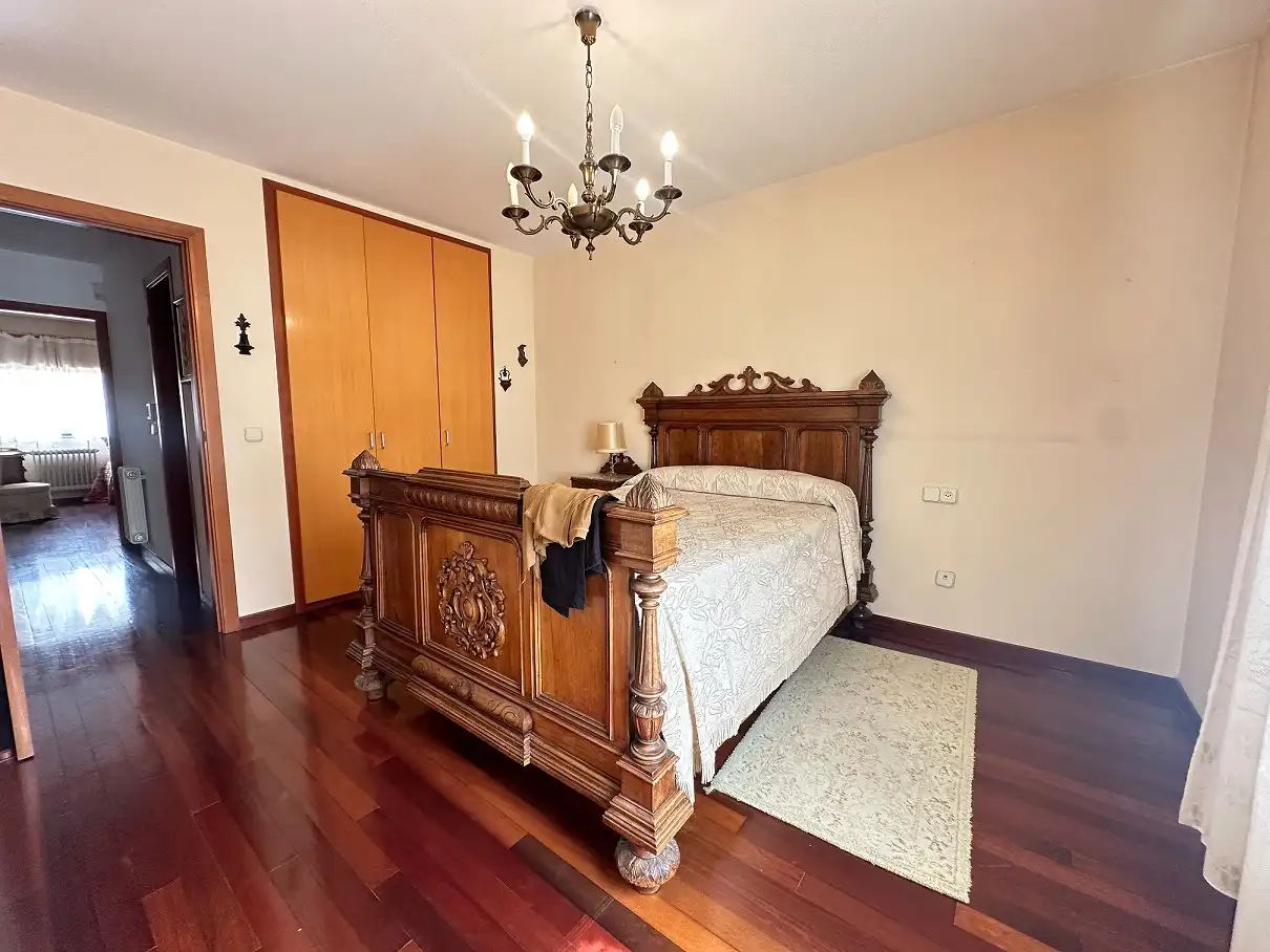 Habitación de Casa o chalet en venta en Santiago de Compostela  con Calefacción, Jardín privado y Parquet